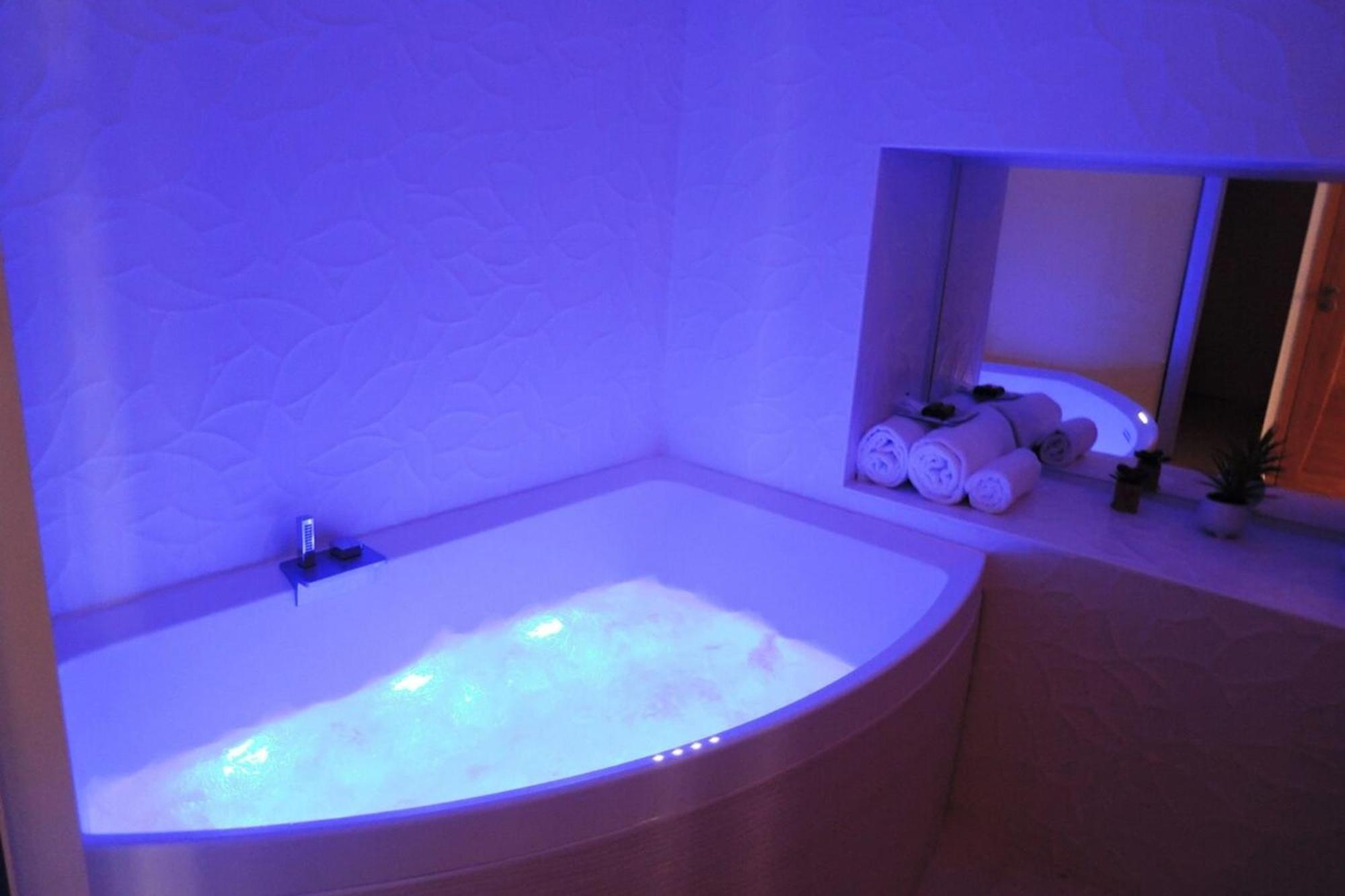 L'Eau Vive Jacuzzi Et Sauna En Vieille Ville 5 Annecy Exterior foto